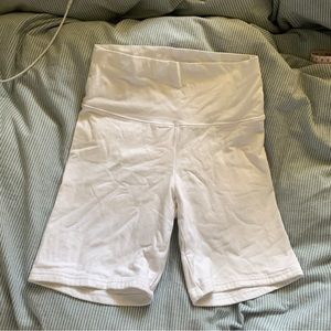 TnAction Atmosphere Hi-Rise 5" Short in White